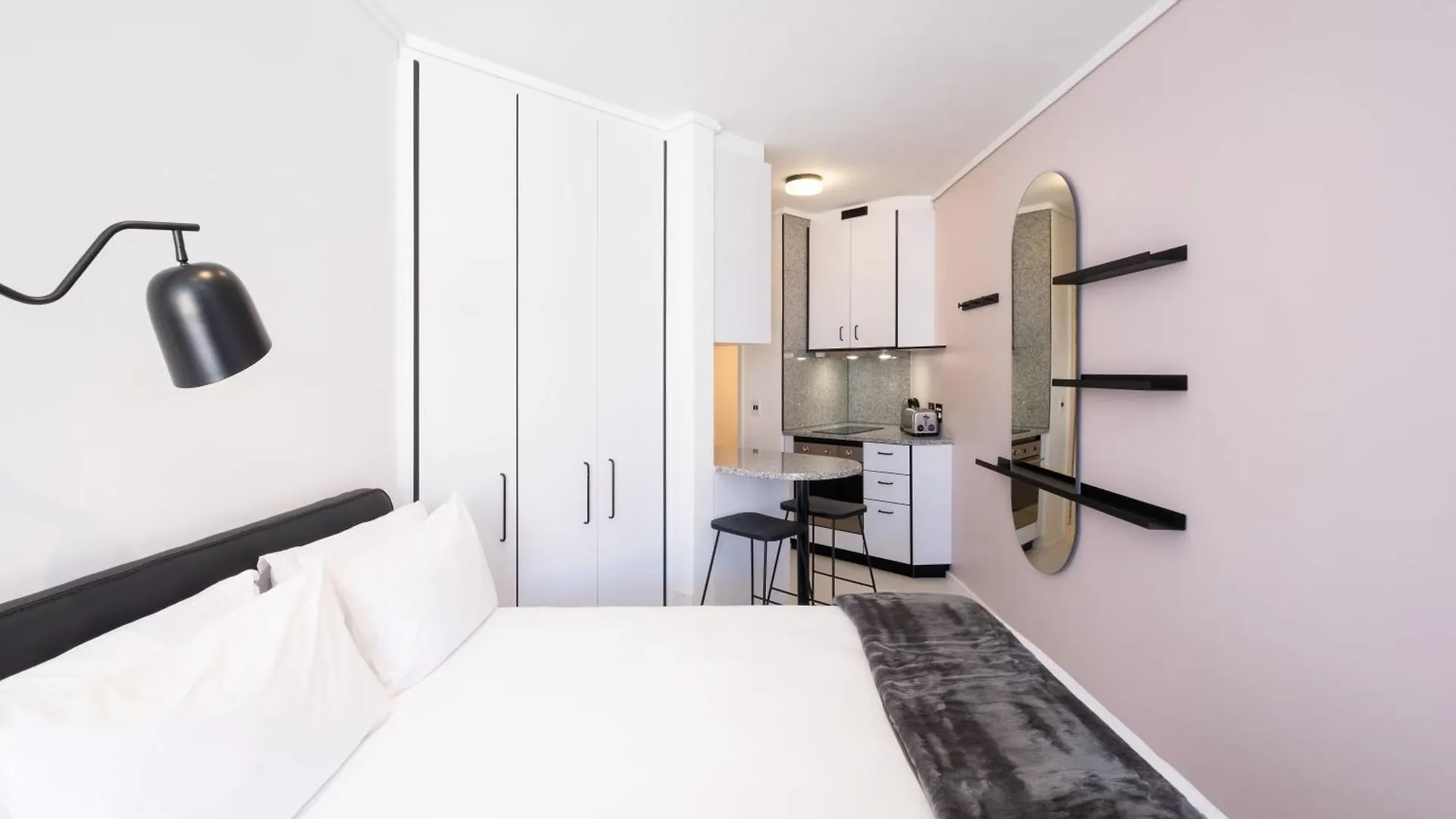 Flamingo 404 - Sea Point Studio Apartment Cape Town