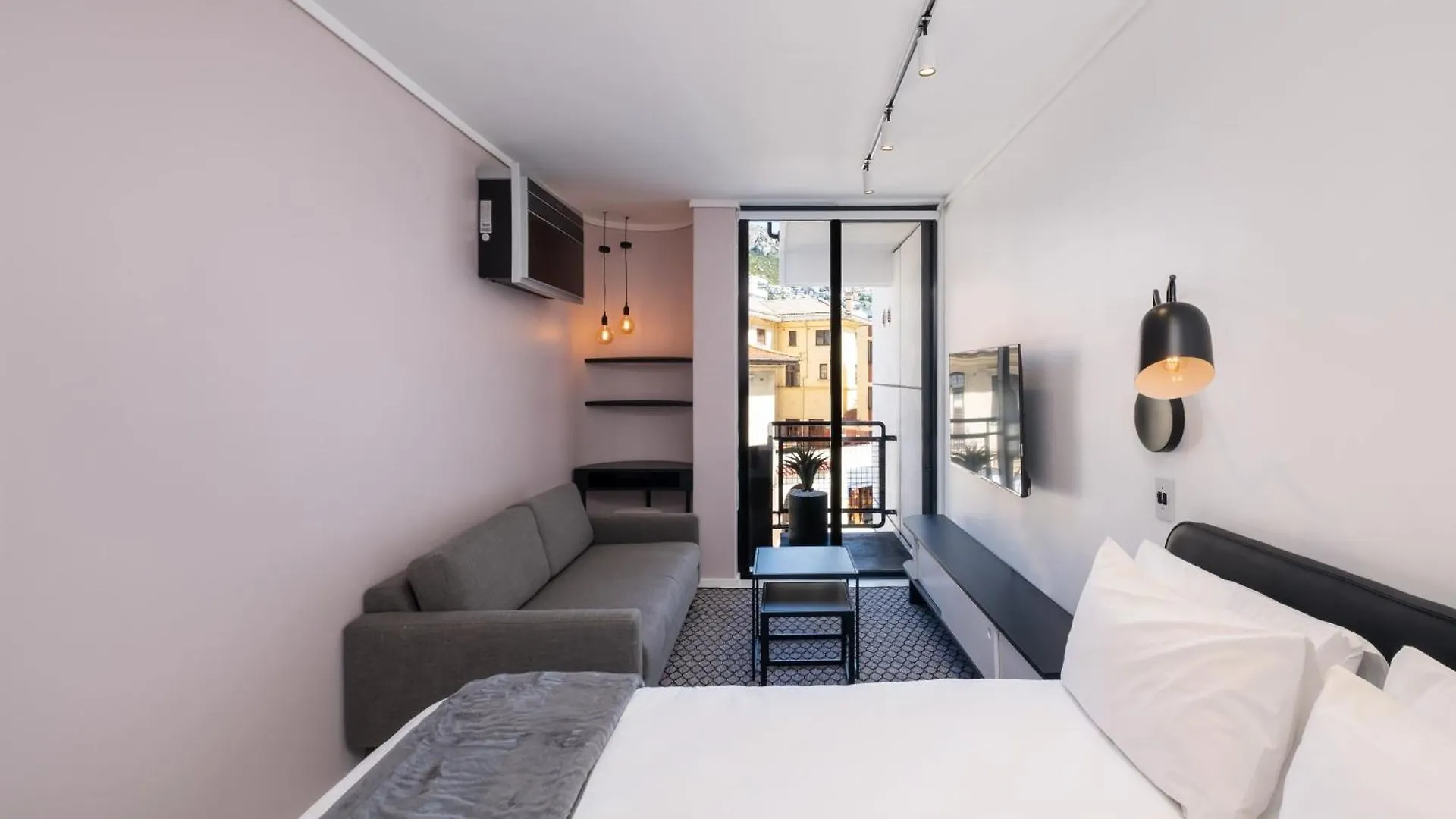 Flamingo 404 - Sea Point Studio Apartment Cape Town